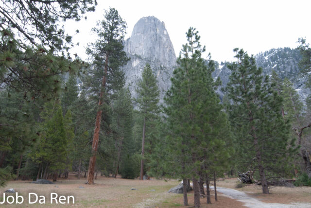 崗哨岩(Sentinel Rock)