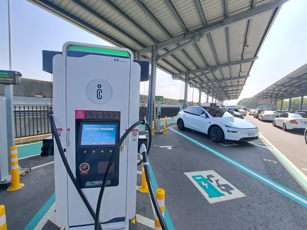 西螺休息站充電樁