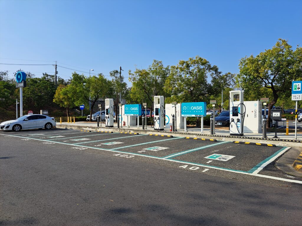 關廟休息站充電樁及停車場