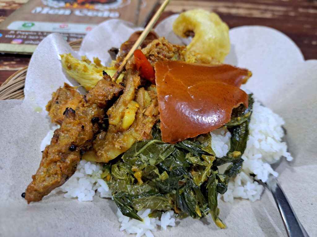 峇里島道地烤乳豬飯特寫