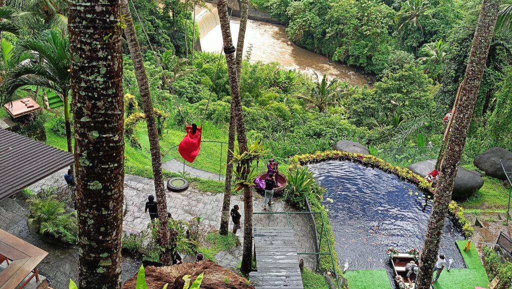 雨中烏布盪鞦韆俯瞰