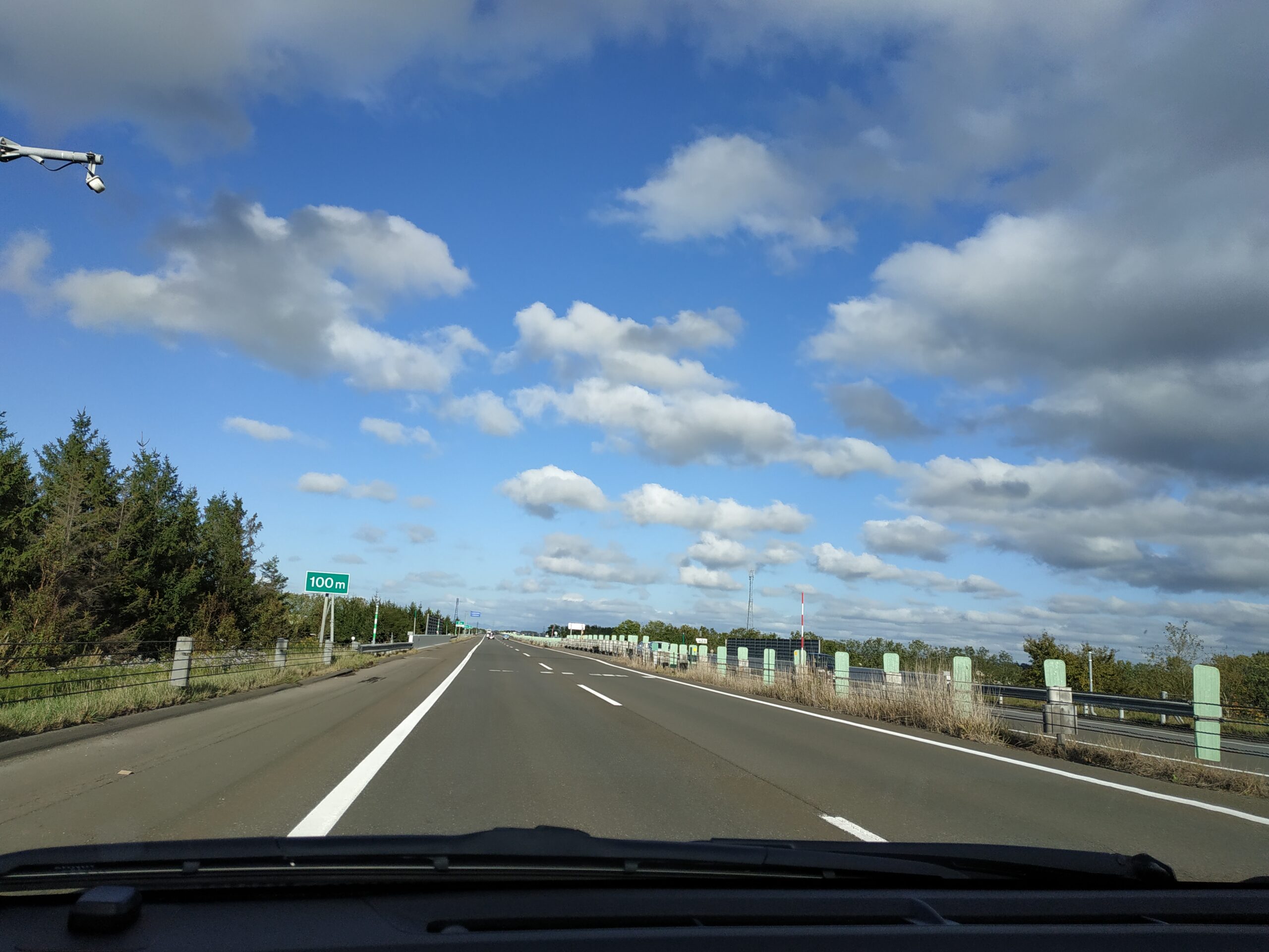 北海道筆直的高速公路